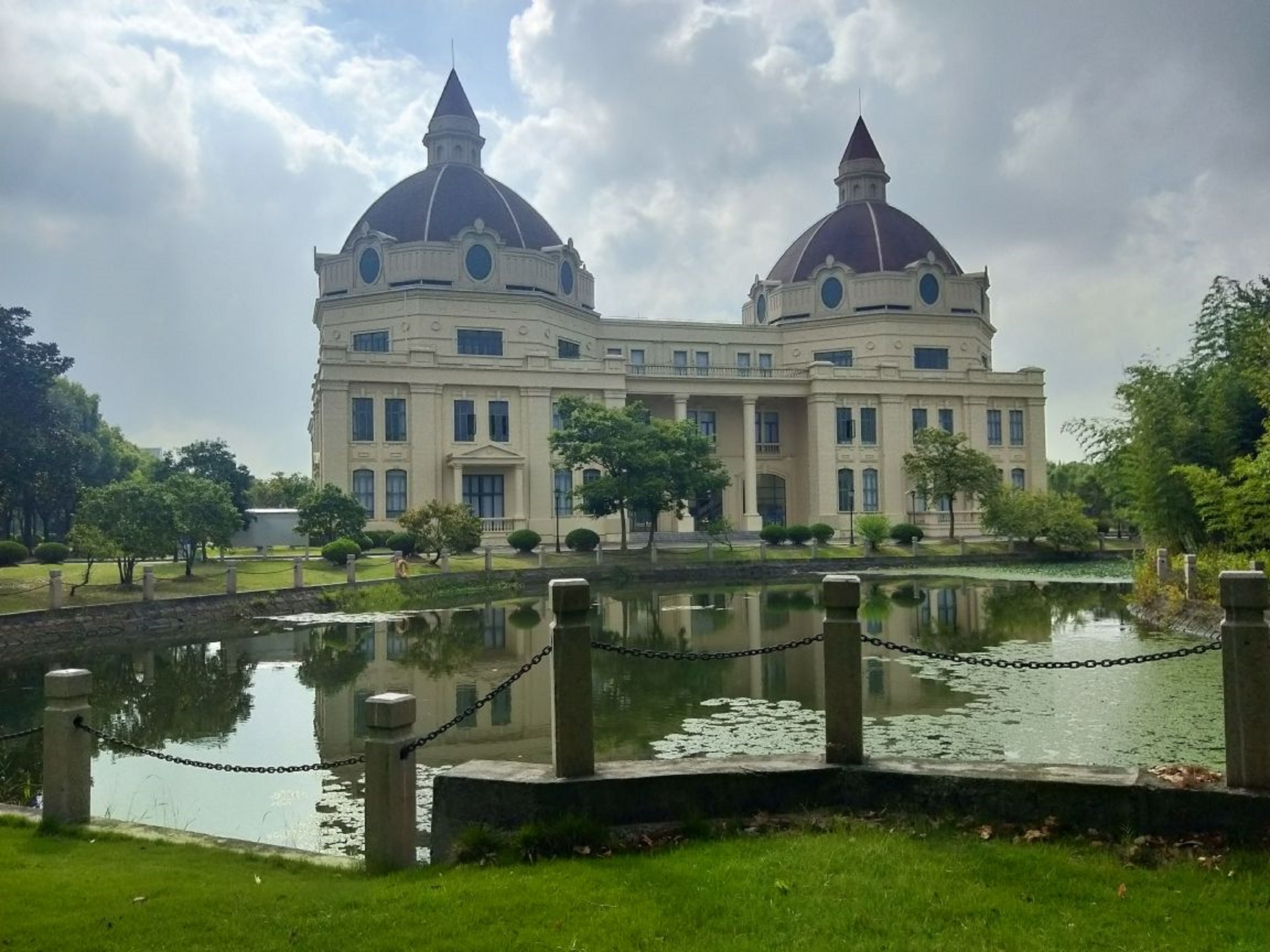上海外国语大学