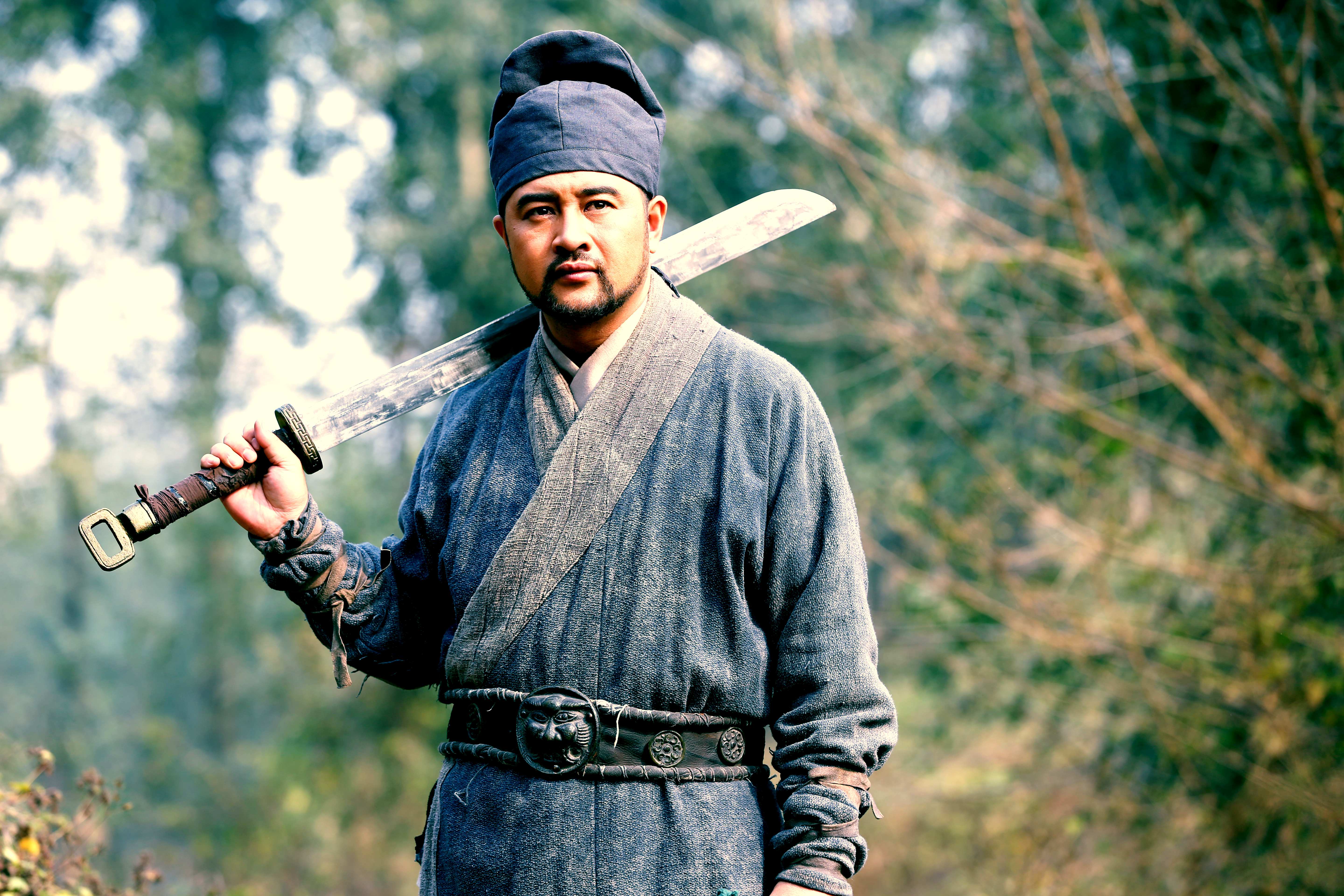 年3月15日出生于黑龙江省五常市,毕业于北京电影学院,中国内地男演员