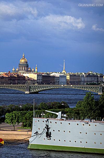 Санкт-Петербург;英语:saint petersburg),位于俄罗斯