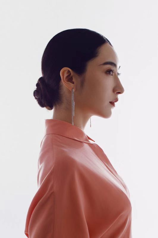  p>曲尼次仁,1986年5月15日出生于西藏阿里,中国内地影视女演员,舞者