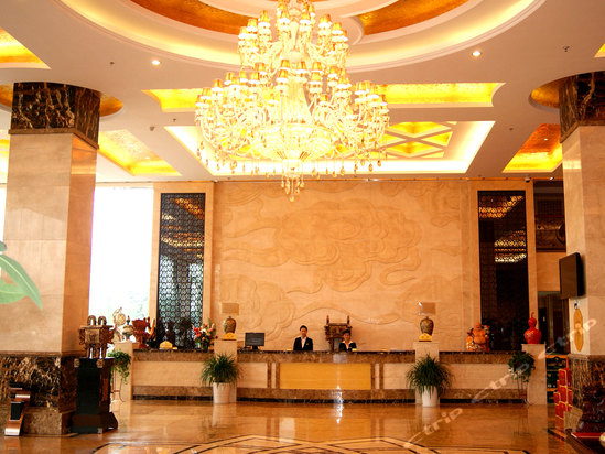  p>青岛鑫复盛逸海国际酒店地处青岛城阳宝龙城市广场西南侧文阳路,是