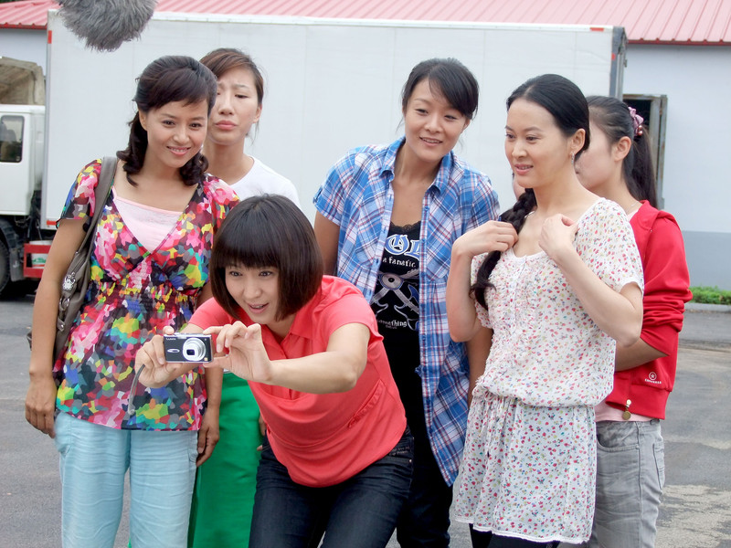  p data-id="gnx3zzf0ie">于莉红(艺名:于艺璇),1969年2月9日出生于