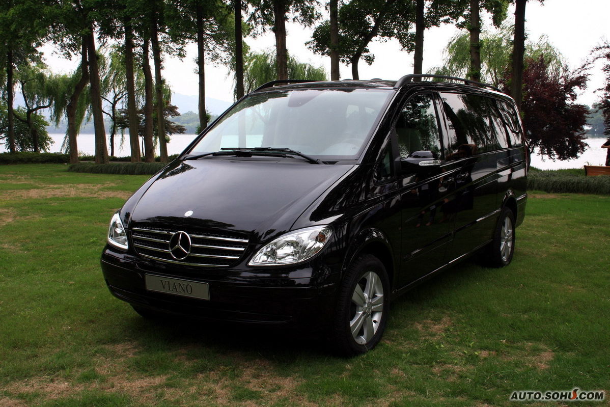  p>唯雅诺是奔驰品牌车的一个系列,被定位为"外交级mpv"的梅赛德斯,是