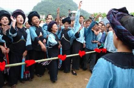 布依族服饰（中国少数民族服装、国家级非物质文化遗产）_百度百科