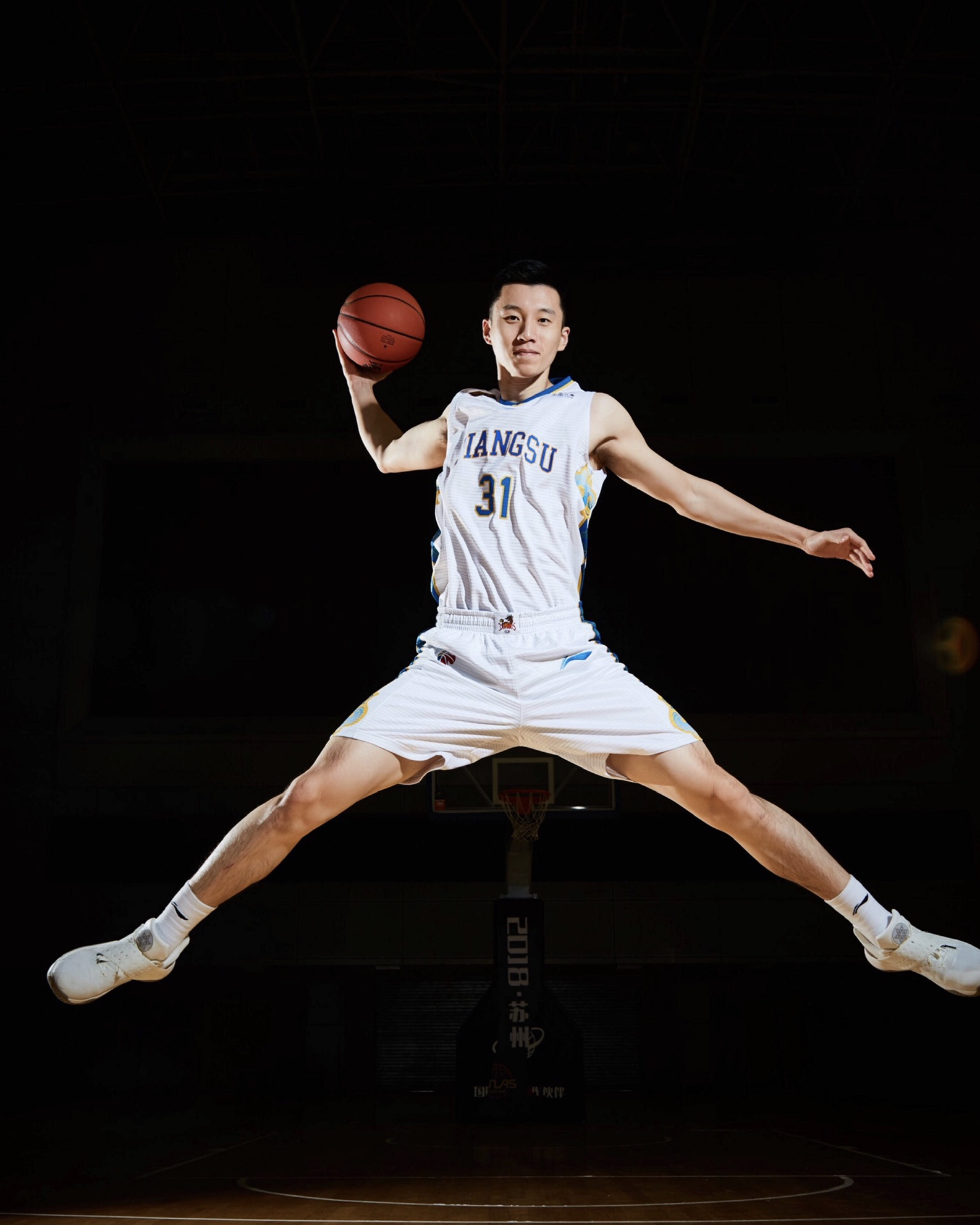  p data-id="gnwjbgi61i">侯逸凡,男,1992年8月2日出生,中国职业篮球