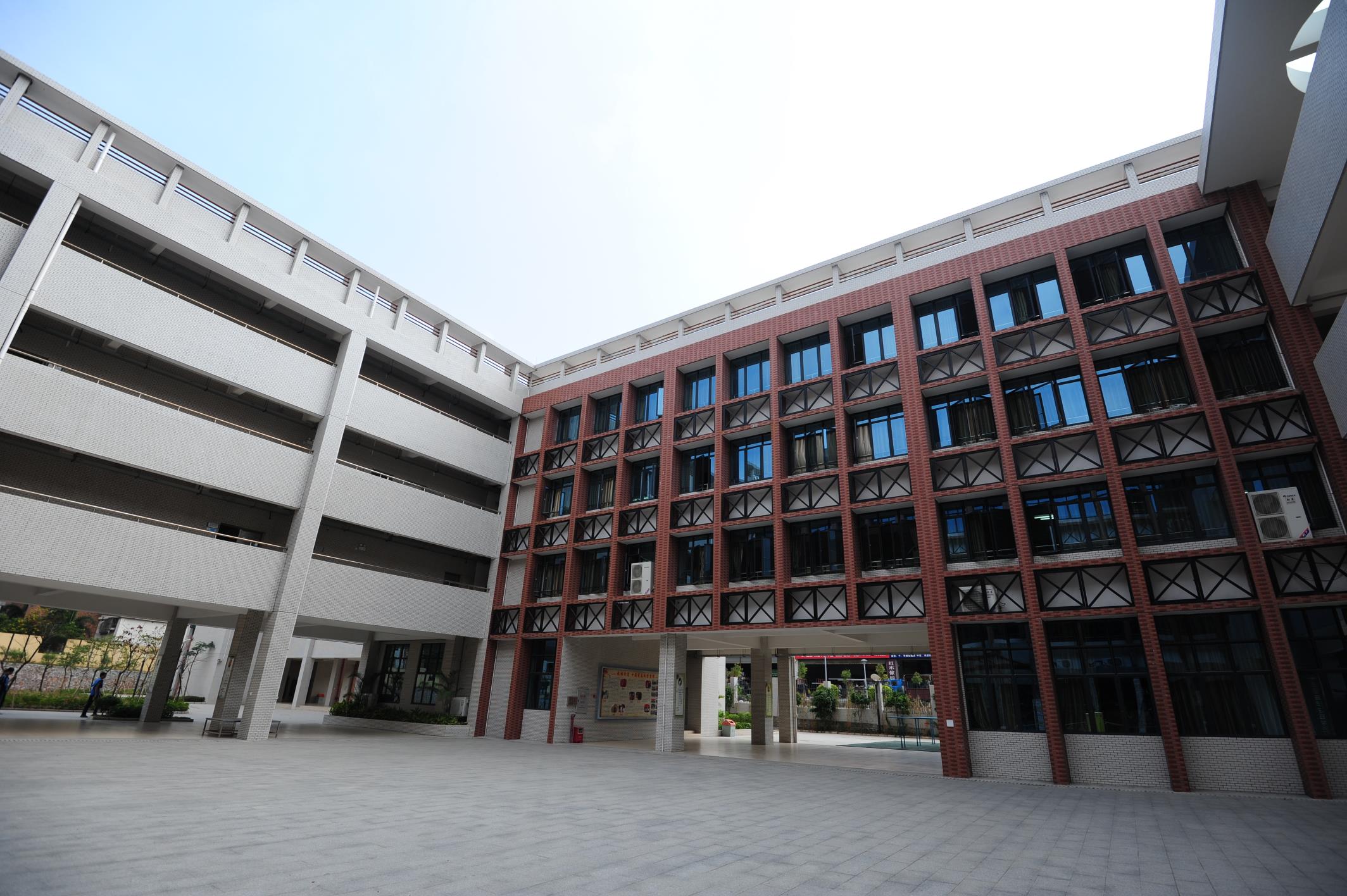  p>珠海市艺术高级中学创办于2012年,市教育局直属全日制公办普通高中