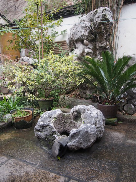  p>言子故居及墨井位于江苏省常熟市东言子巷15号,17号. /p>