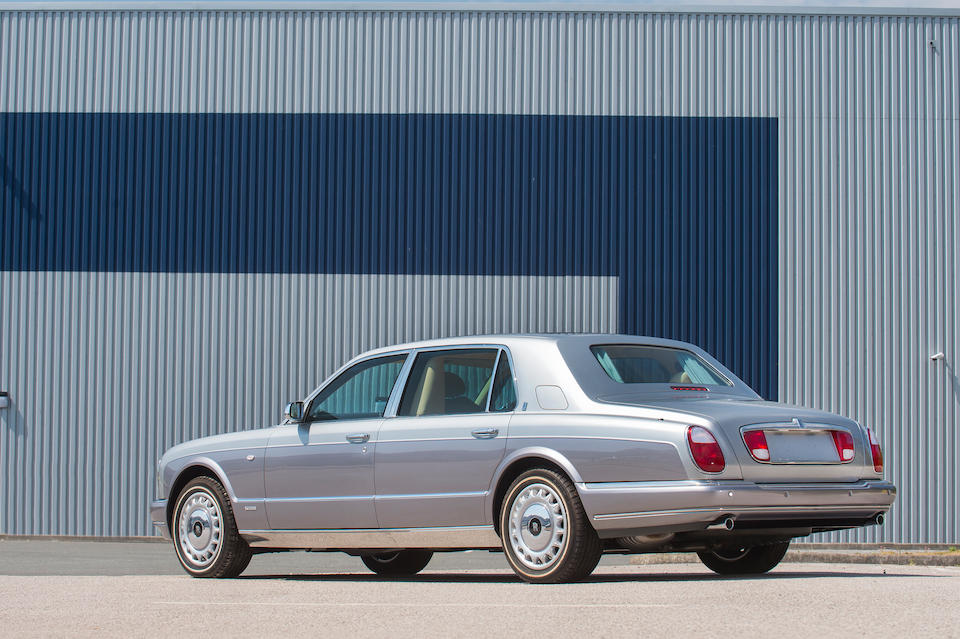  p>劳斯莱斯银天使是1998年-2002年销售的豪华轿车.