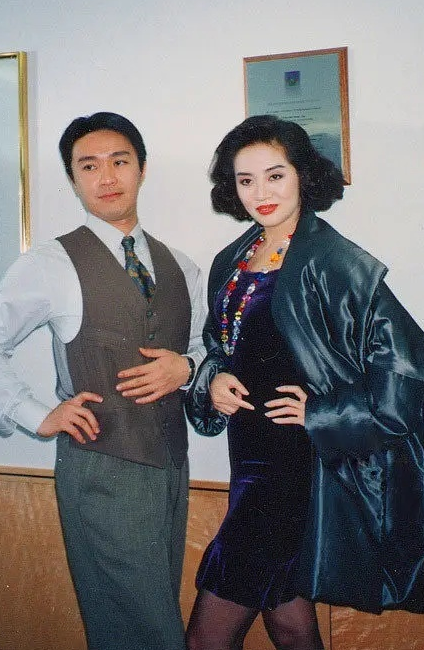 ">王晶 /a>自编自导, a target="_blank" href="/item/周星驰/169917