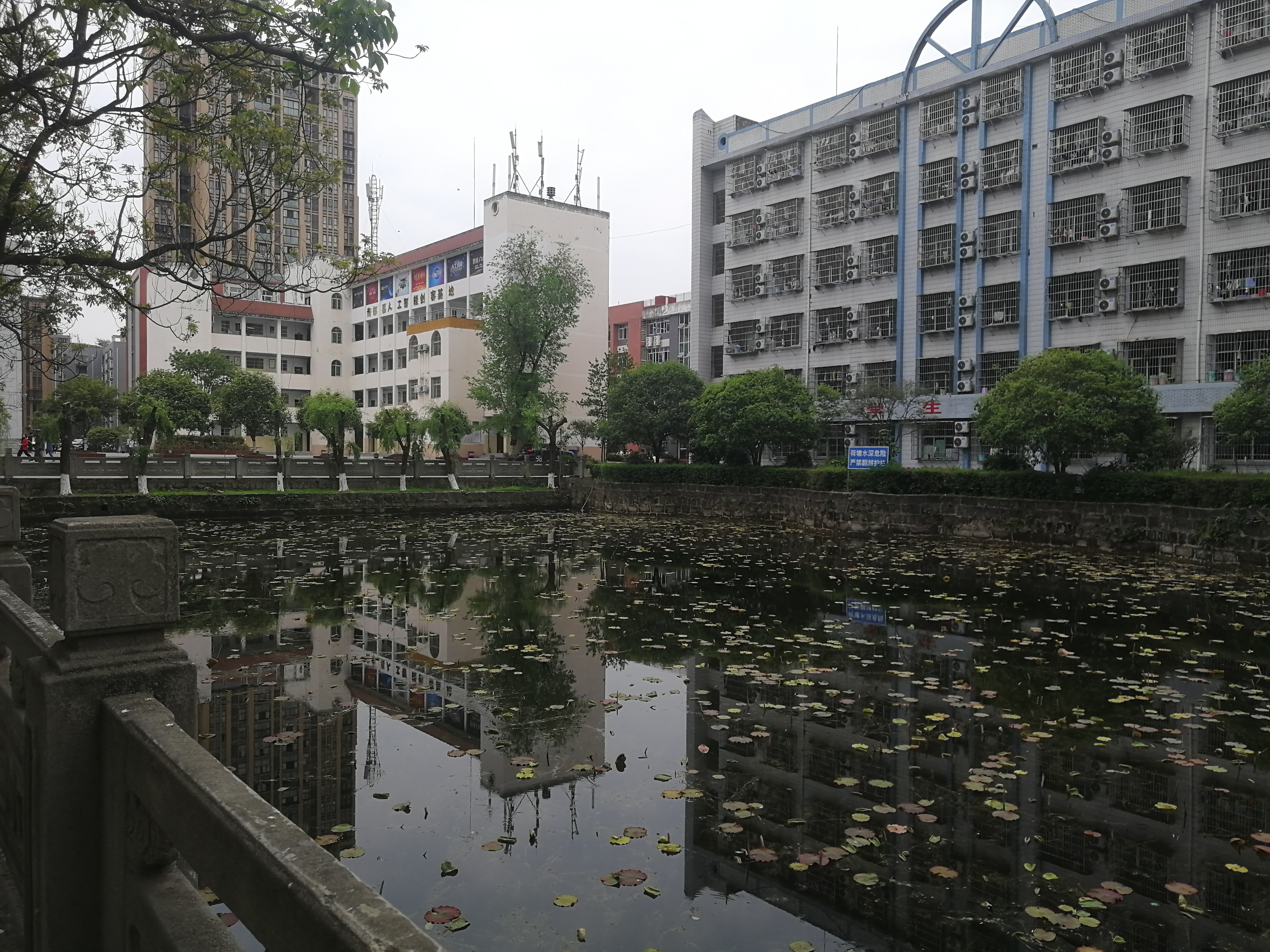 南部县第三中学