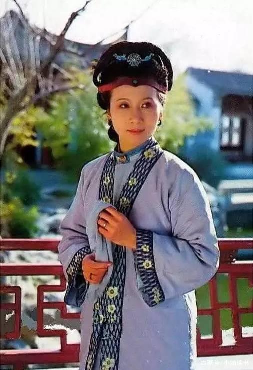 红楼梦：李纨午睡，为何一个奴才会透过窗户往里看？_百科TA说