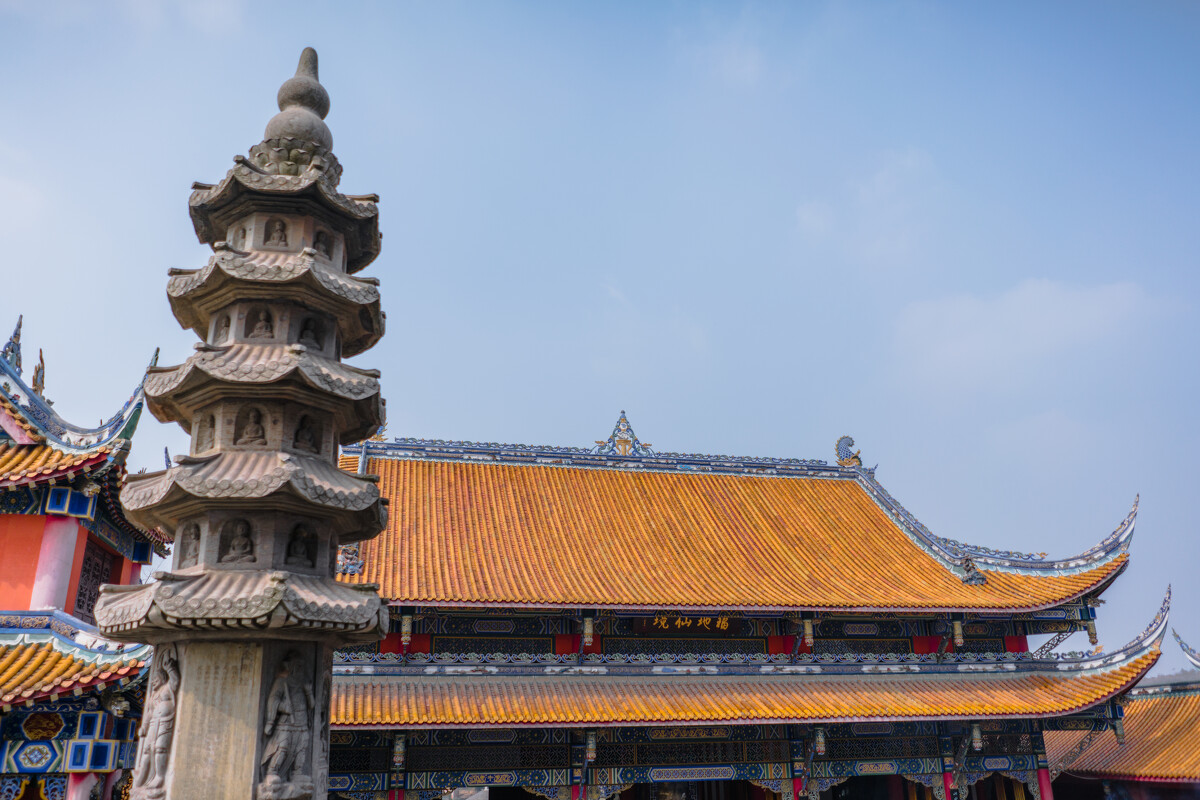  p>红城感恩寺,俗名大佛寺,位于甘肃省兰州市永登县红城镇红城中心