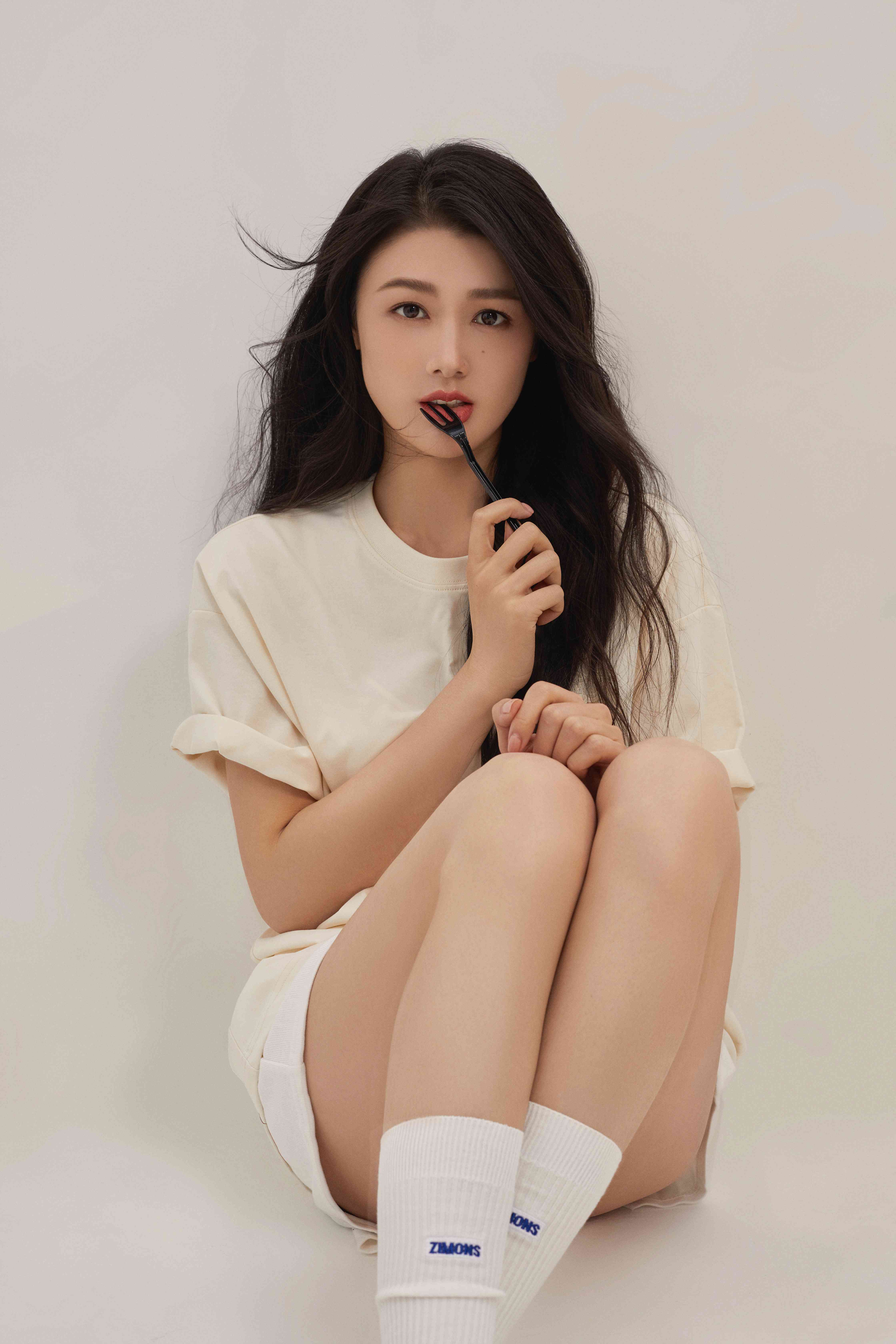  p data-id="gnbjq0qg2g">余冰慧,女,中国内地