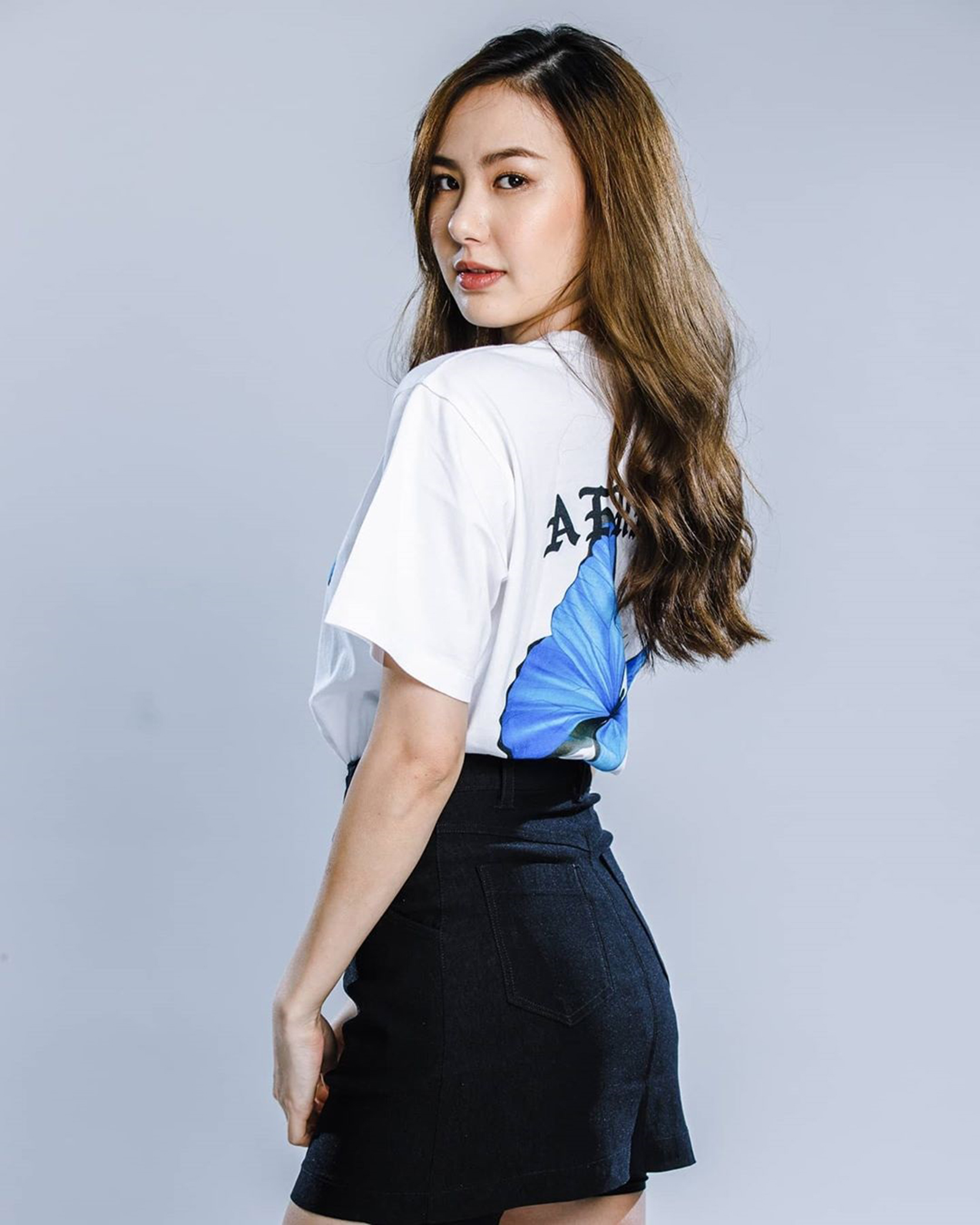  p>娜塔扎瑞·抔勒威查固(cherreen),1994年10月20日出生于泰国曼谷