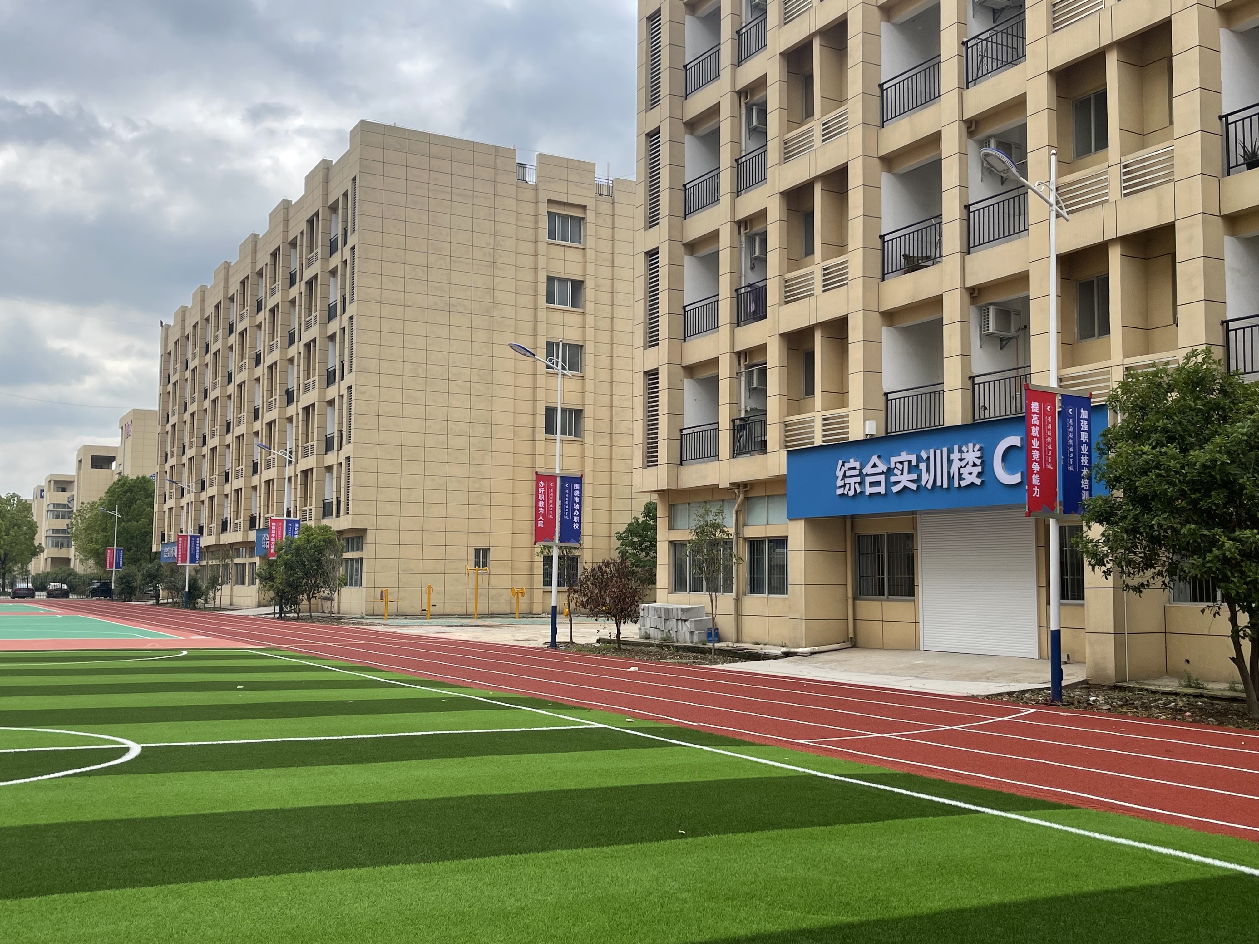 黄冈科新技工学校