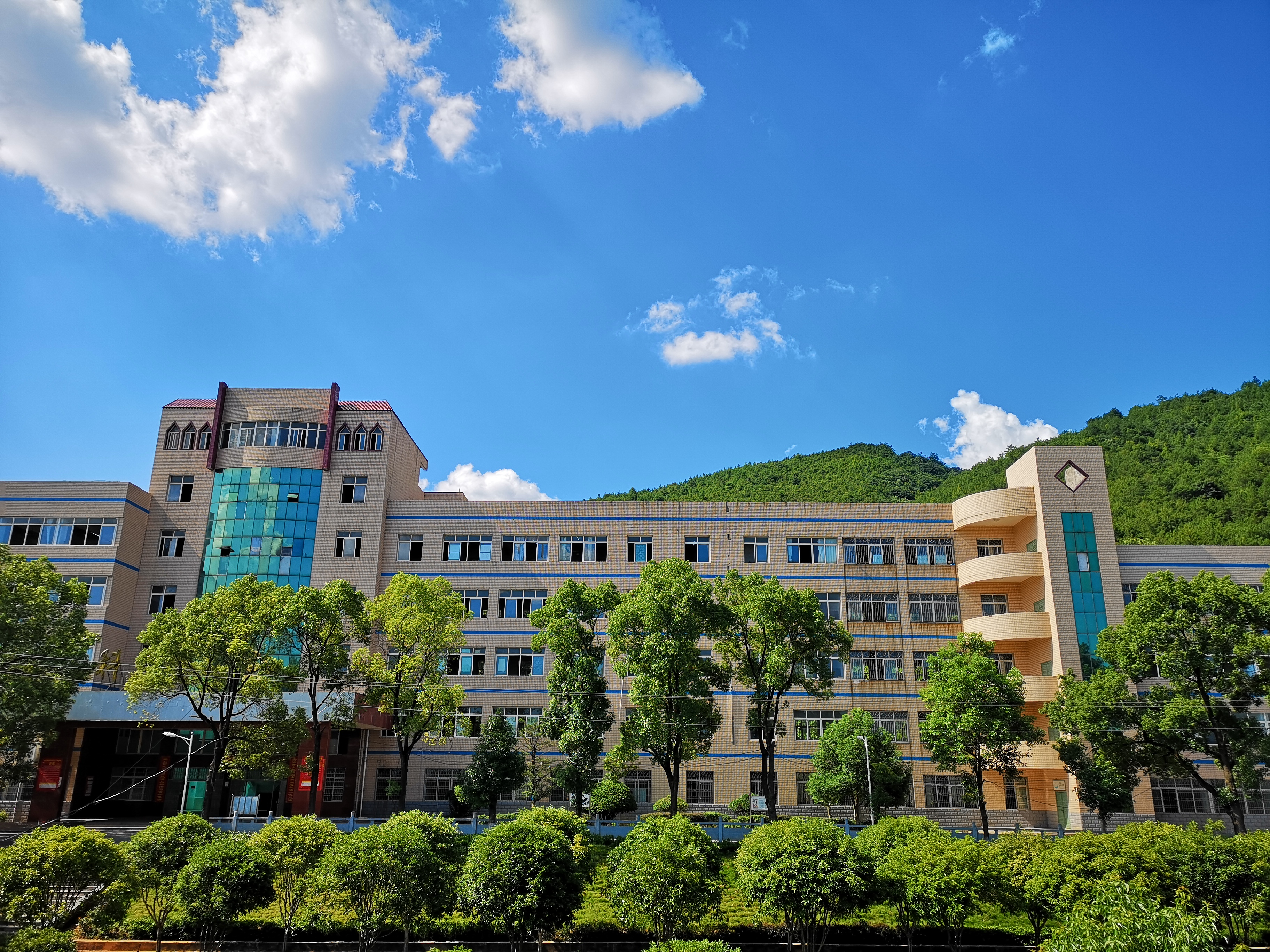 祁东县育贤中学