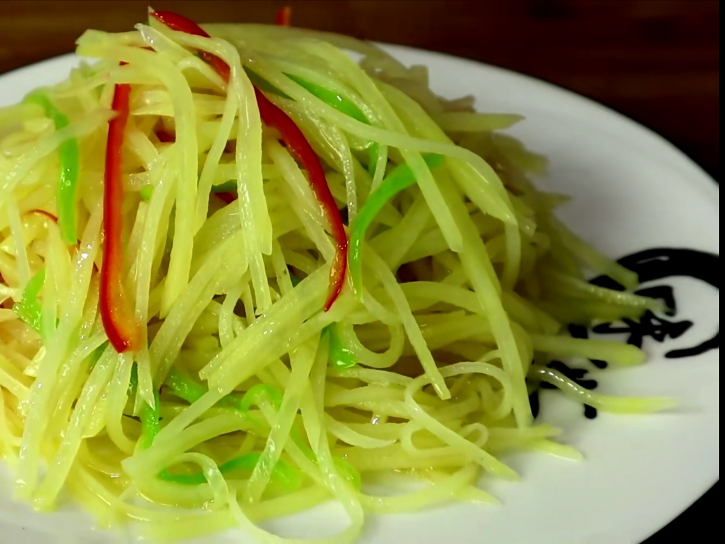  p>醋溜土豆丝属于 a href="#" data-lemmaid="458122">鲁菜 /a>,是一