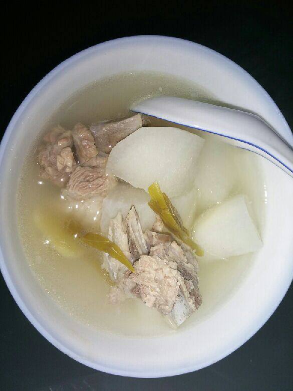  p>石斛麦冬煲鸡是以麦冬,鸡等为主要食材制作的美食. /p>