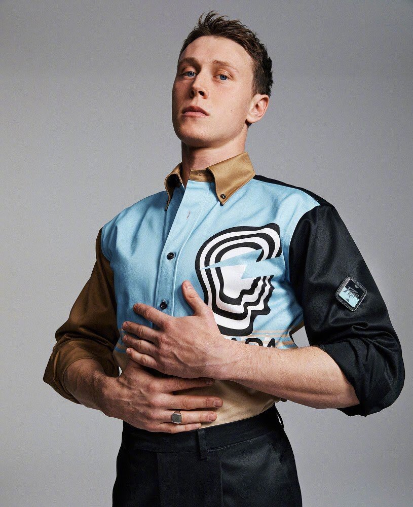  p>乔治·麦凯 i>(george mackay) /i>,1992年3月13日出生于英国伦敦