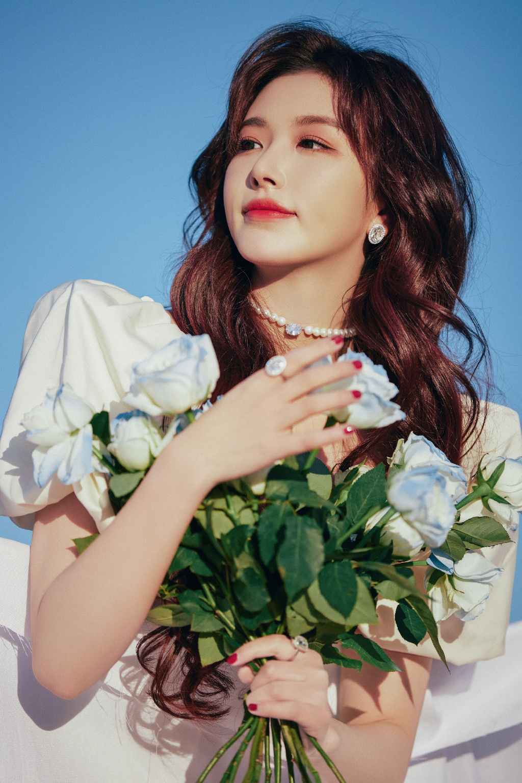  p>孔雪儿,1996年4月30日出生于湖北省潜江市,中国内地女歌手,女演员