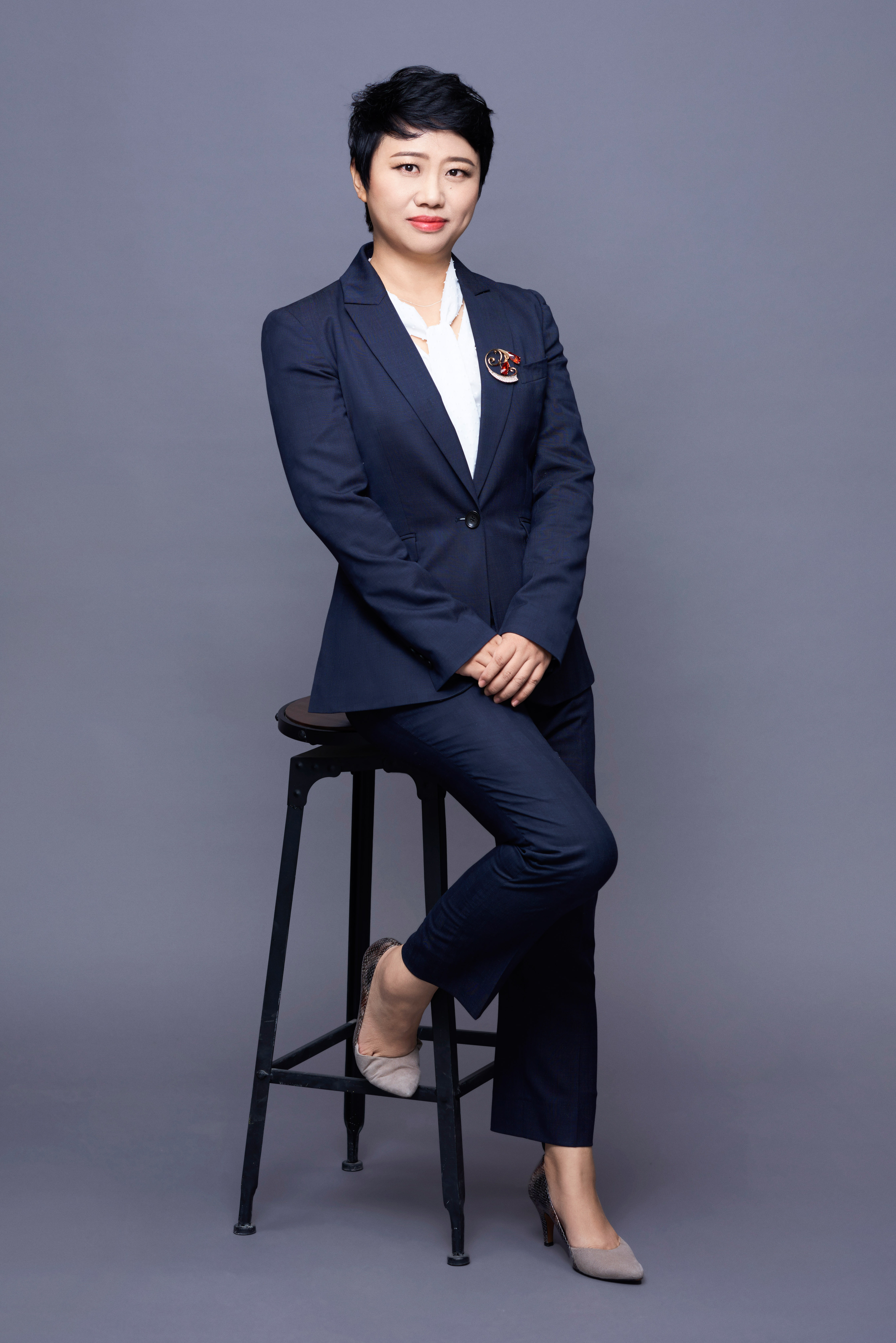  p>李海容律师,女,汉族, a target="_blank" href="/item/硕士研究生