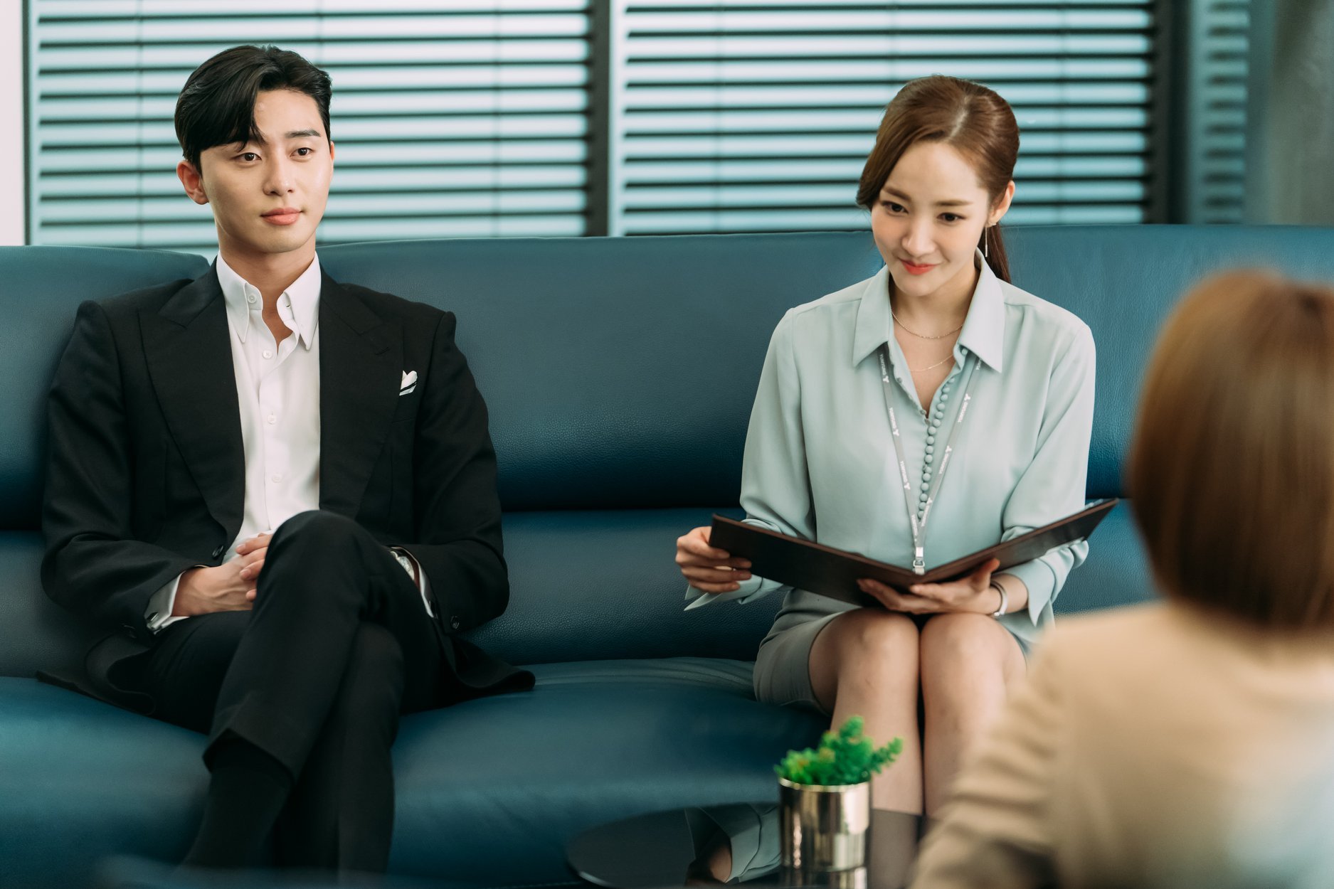 英俊,男,是2018年韩剧《 a target="_blank" href="/item/金秘书