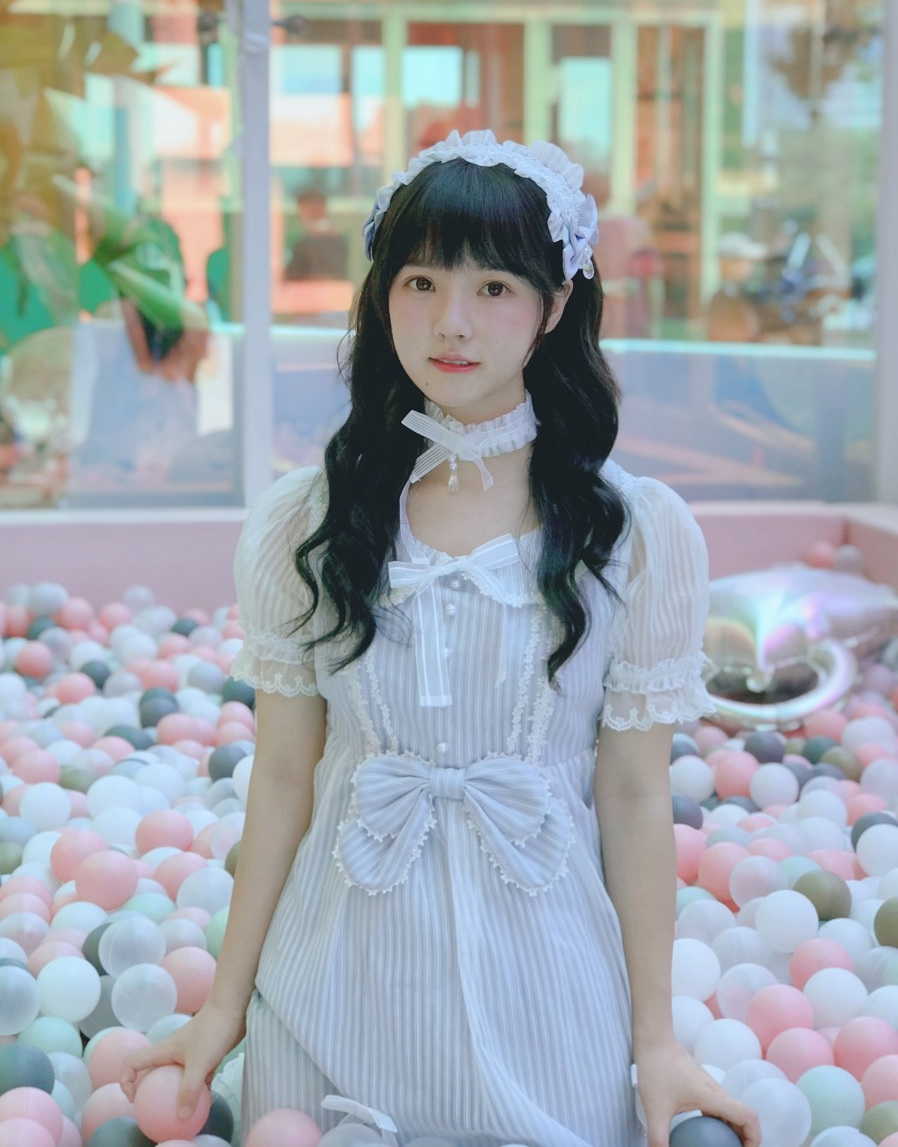  p data-id="gnvg9ukbnb">饭思思,出生于江西省