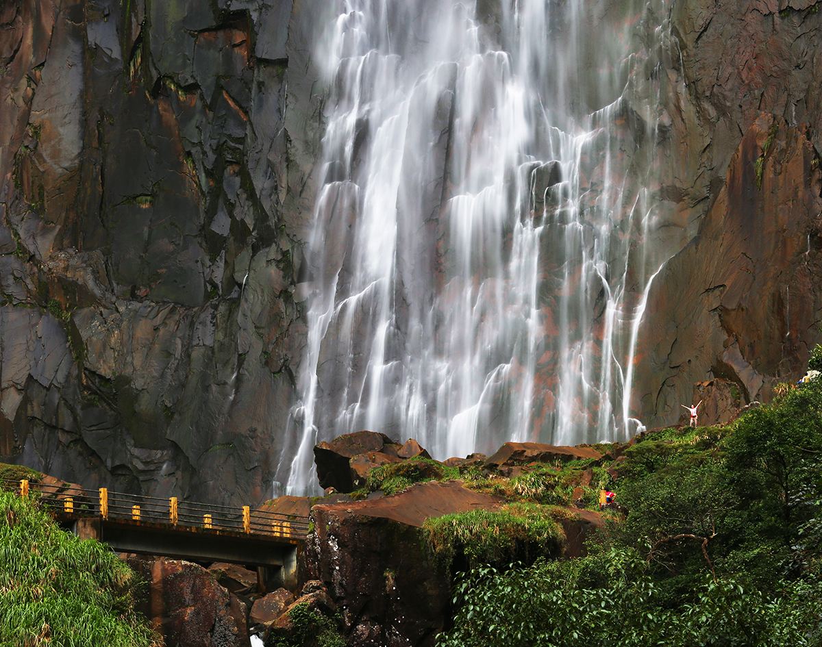  p>岱仙瀑布地处 a target="_blank" href="/item/福建省/122534"