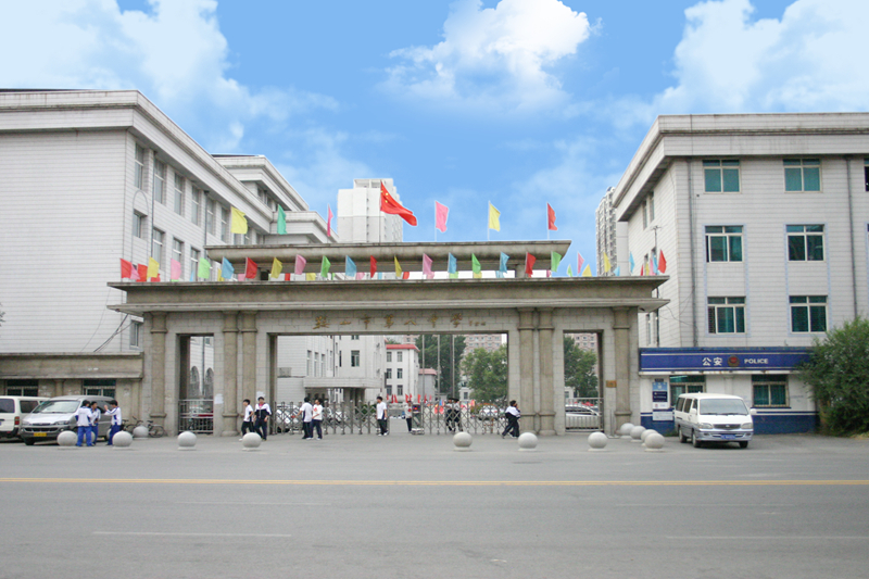  p>鞍山市第八中学,简称鞍山八中,位于立山区中华北路,建校于1955年