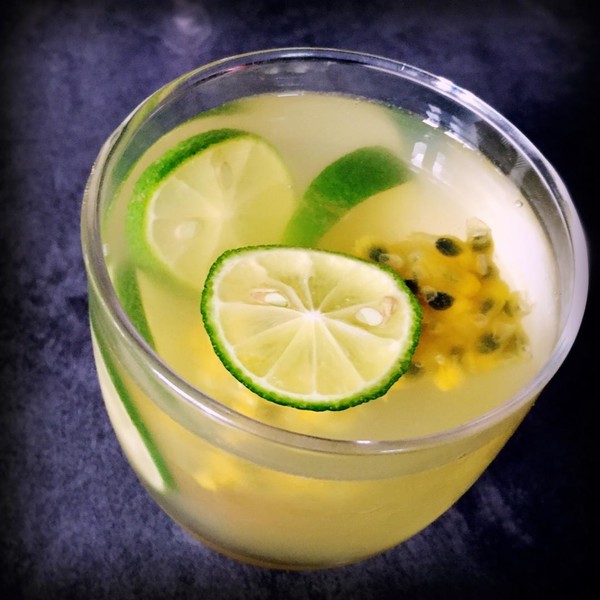 主料是百香果,小青柠,蜂蜜