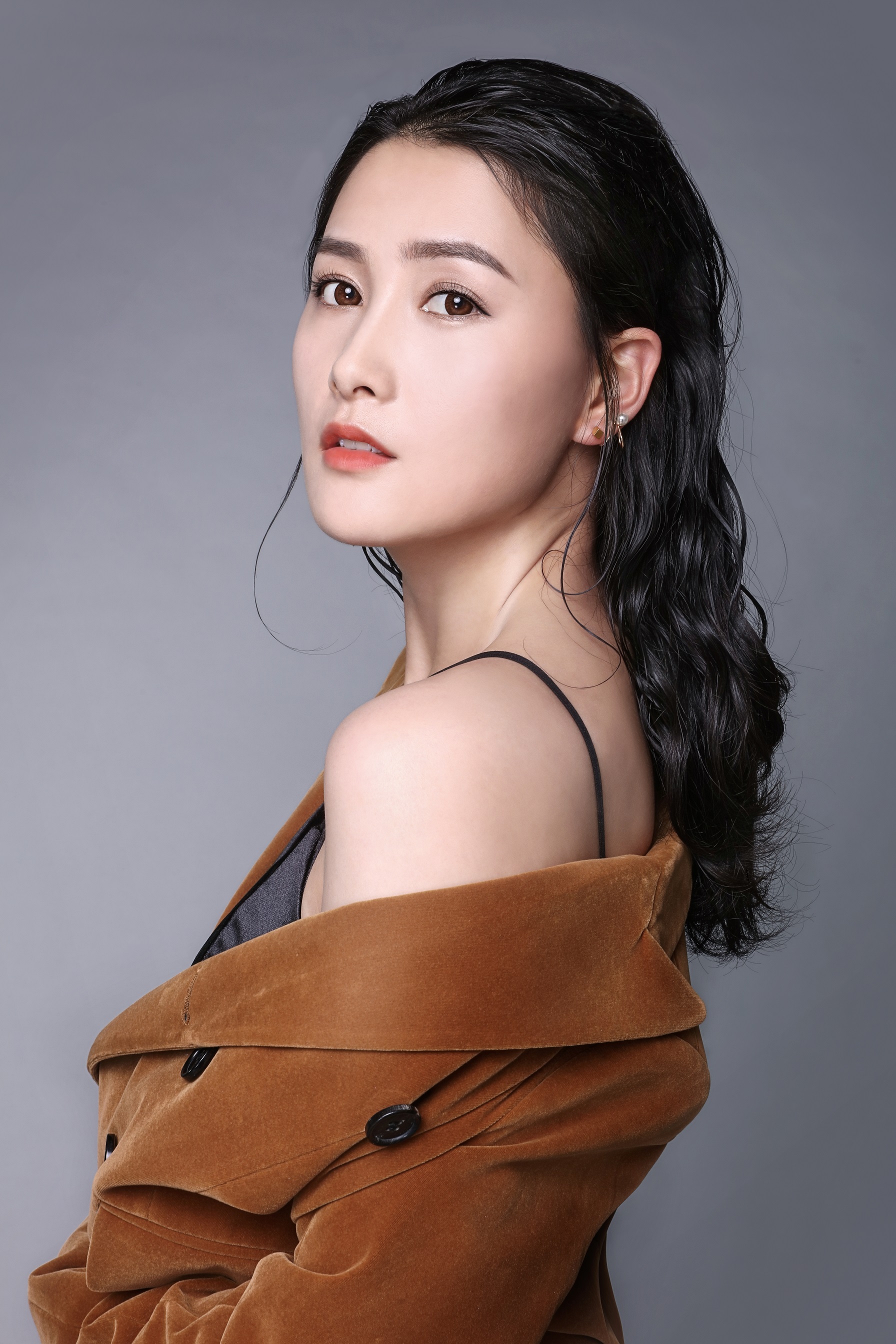 id="gnwirgml38">许诺,1991年1月23日出生于北京市,中国内地女演员