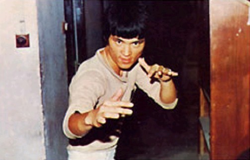  p data-id="gnx0jxtv60">唐龙,本名金泰中,1943年出生于韩国,韩国