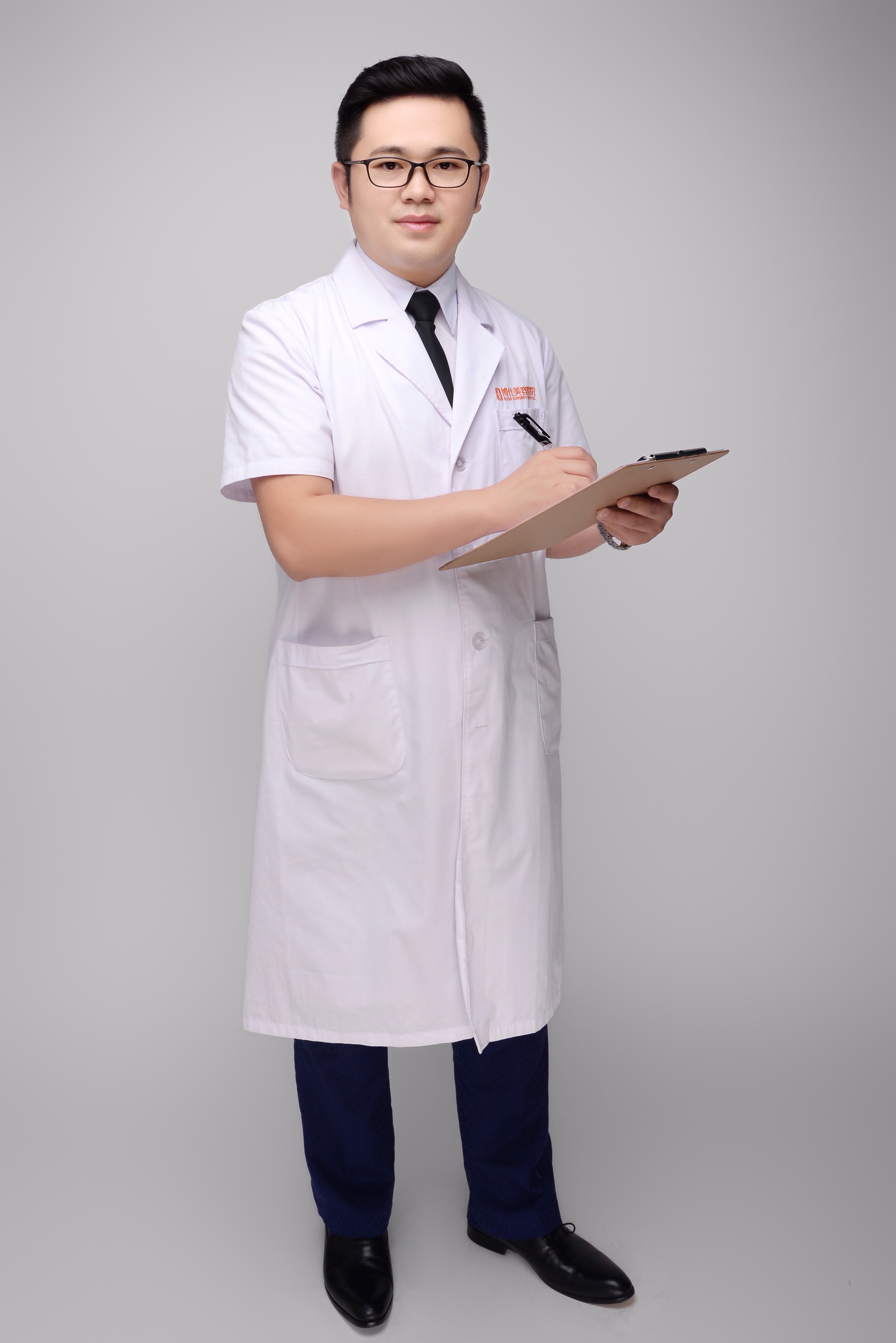  p data-id="gnbbzqelpz">刘野,男,常州博仕医疗美容医院医生. /p>