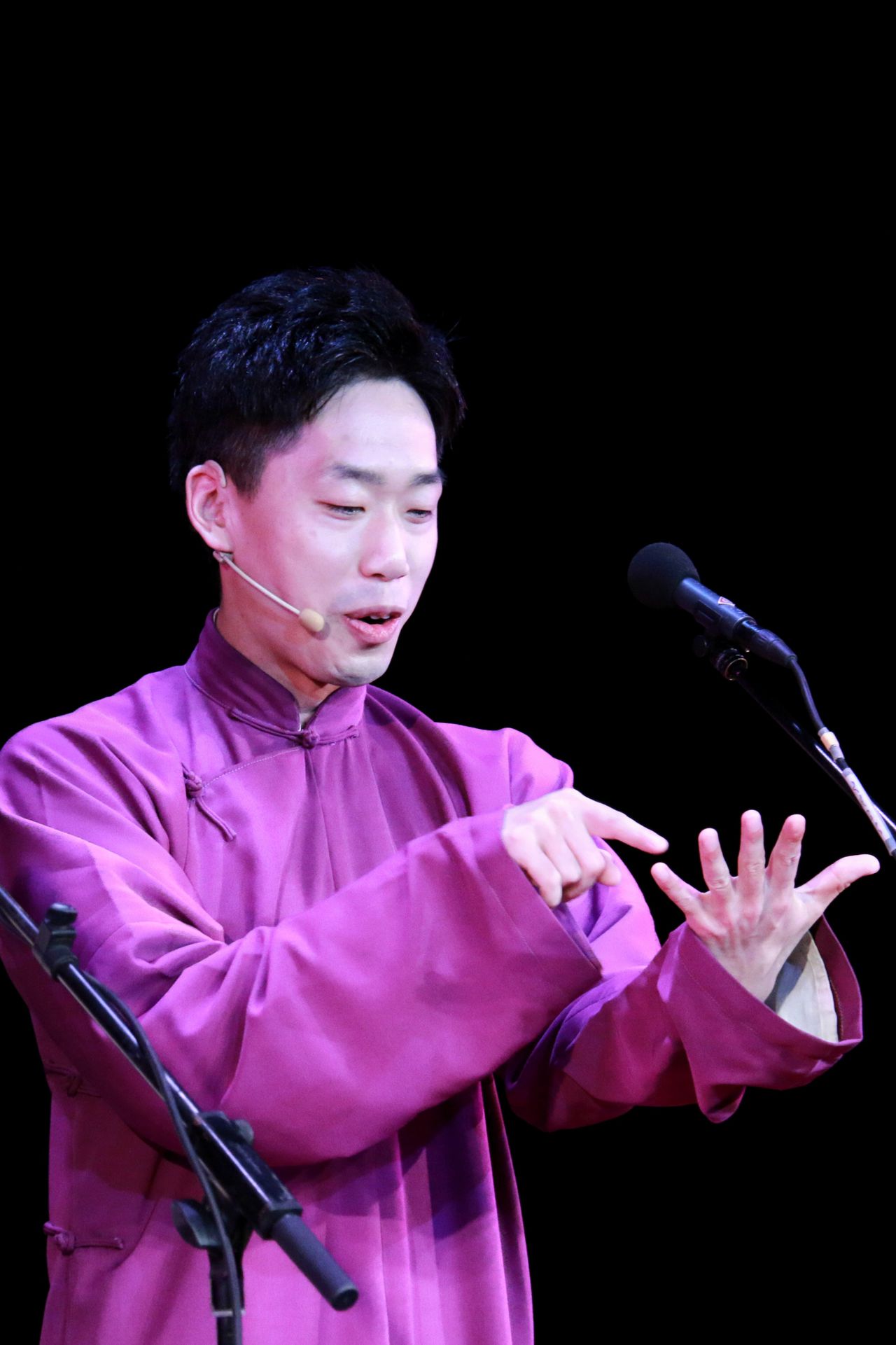  p data-id="gncpc098uh">李丁,出生于中国,中国内地相声演员, span