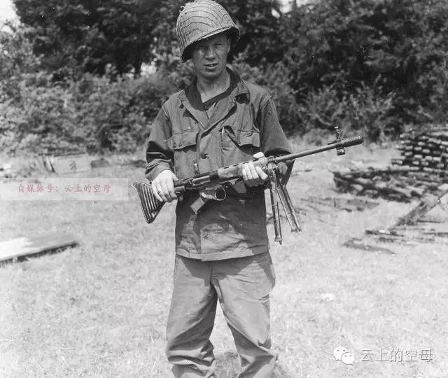 被誉为二战最前卫武器之一，替代机枪的伞兵步枪_百科TA说