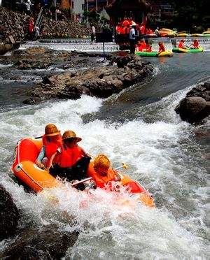  p>磐安双峰聚龙漂流,立足双峰乡现有丰富的树林,山水资源,顺生态发展