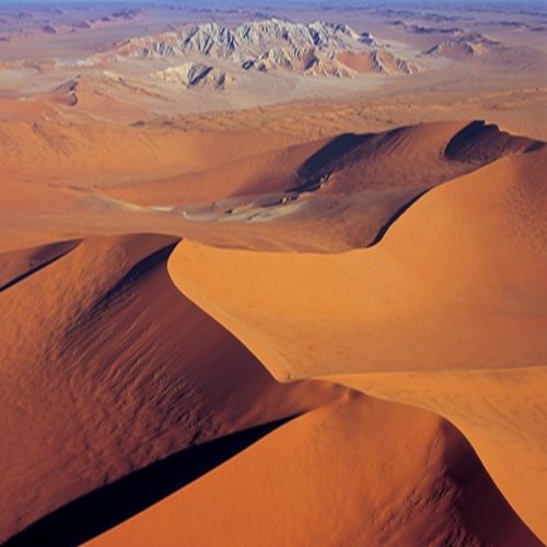  p>纵沙丘(longitudinal dune)又称"纵沙垄"," a target="_blank"