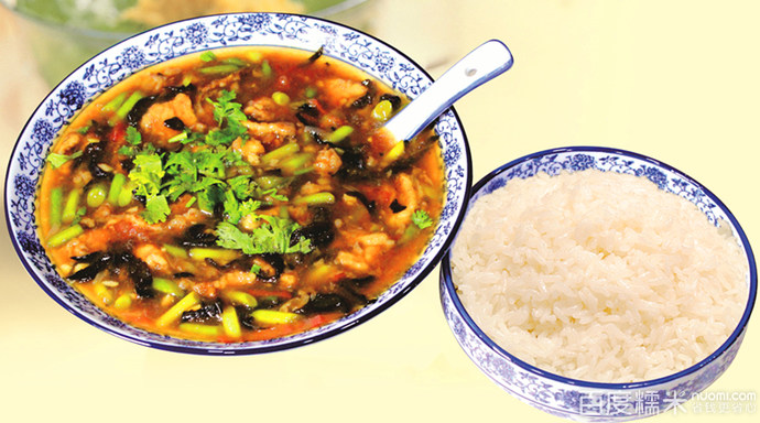 晋城大米过油肉的特点是多汤水,具有浓厚的晋城地方特色.