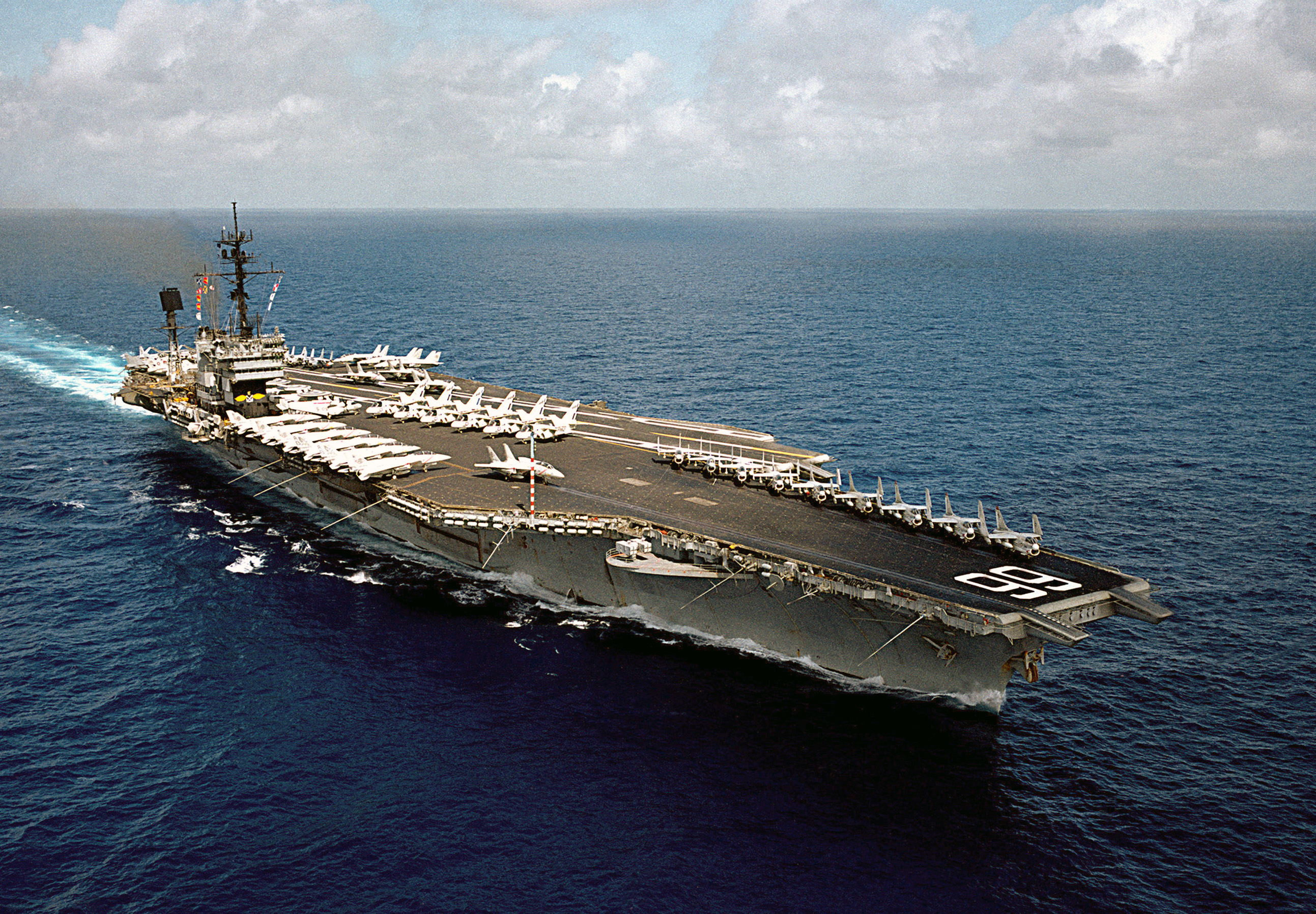  p>小鹰级航空母舰(英文:kitty hawk class aircraft carrier),是 a