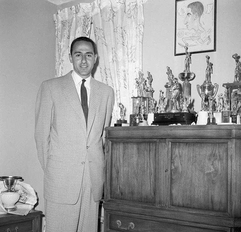  p>杰克·莫里纳斯(jack molinas,1931年01月31日—1975年8月3日),前