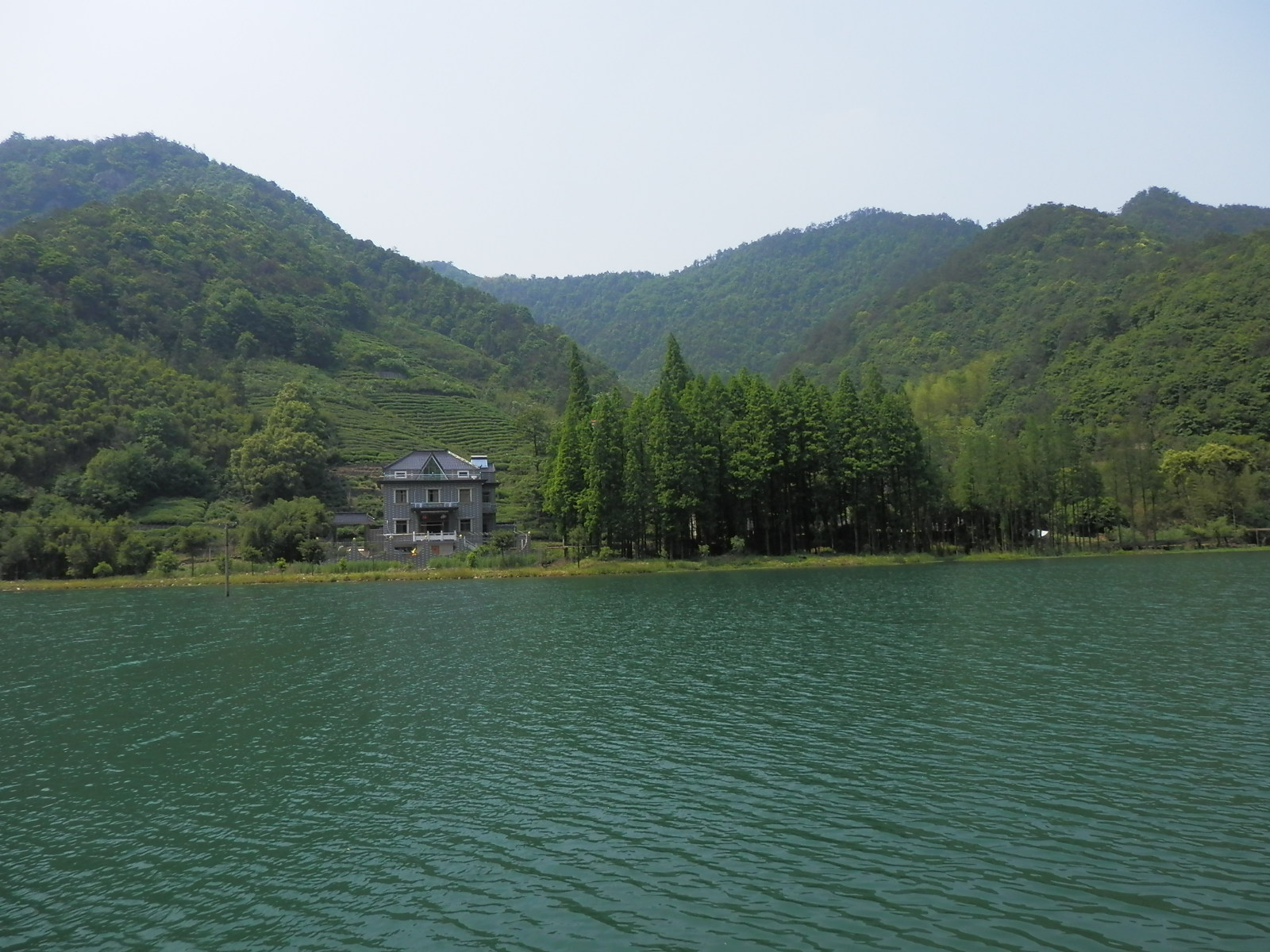  p>大鸡笼水库位于浙江省绍兴市平水镇王化村境内,地处绍兴越南山区