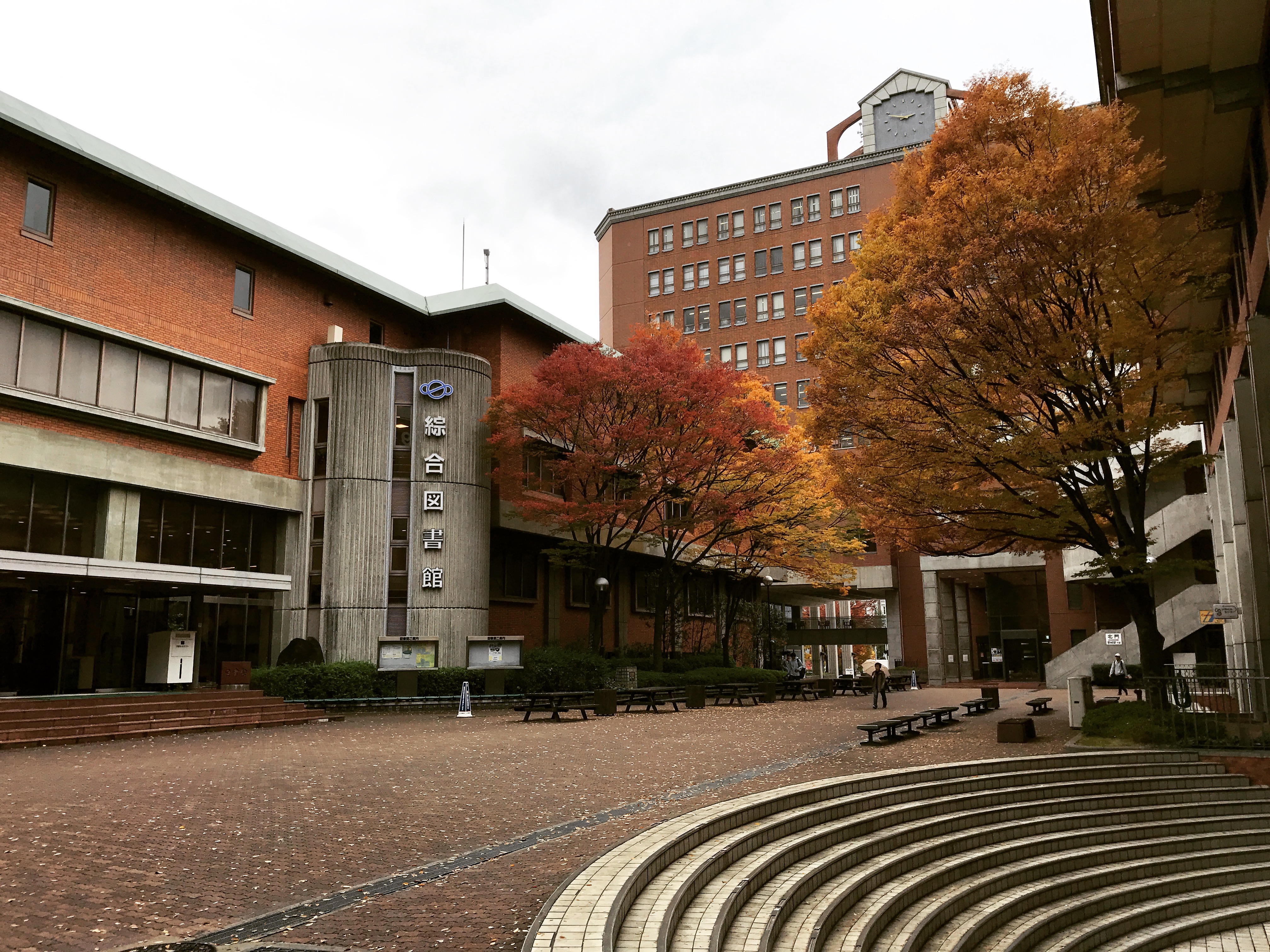  p>大阪产业大学(日文平假名:おおさかさんぎょうだいがく,英文名称