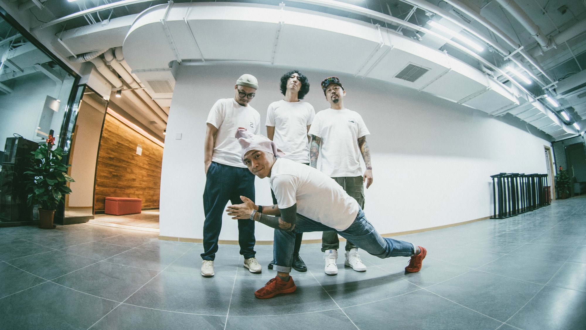  p data-id="gnx1o7ghdc">痛仰乐队 i>(tong young) /i>, span class=