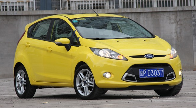  p>新福特嘉年华是2009年3月6日上市的两厢及三厢小型车,凭借"动感