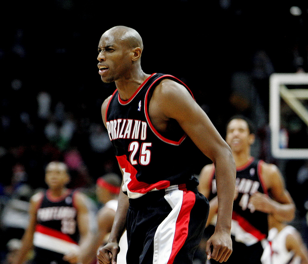 特拉维斯·奥特洛