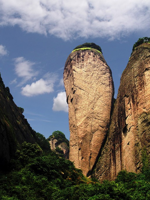  p data-id="gnwvf2mv1r">辣椒峰被誉为"丹霞之魂"的湖南崀山是正在