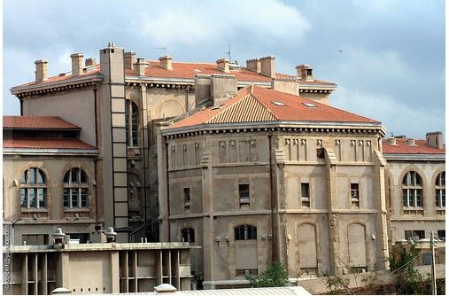  p>马赛二大,全称:艾克斯-马赛第二大学(地中海大学),创办于1970年,是