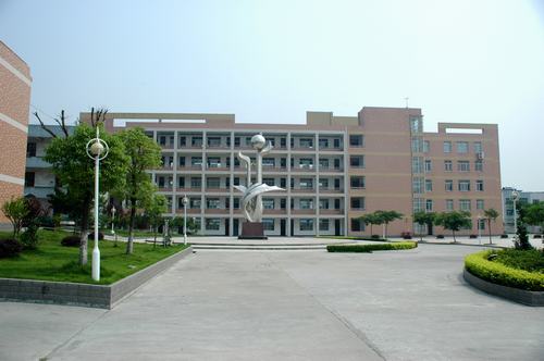 河山镇中心学校