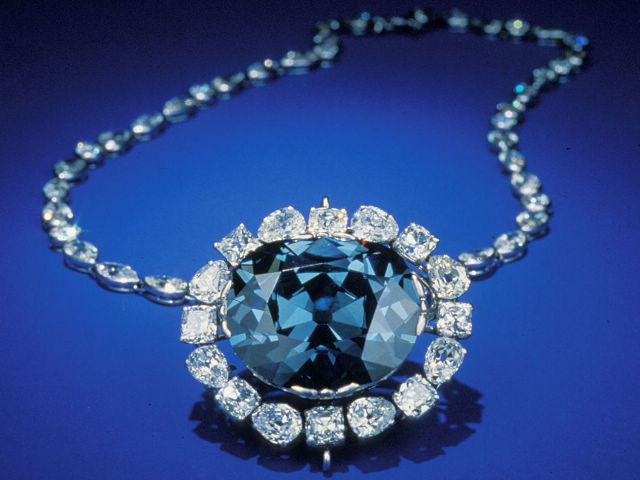  p>希望蓝钻石是历史上有名的"厄运之钻",首先出于1909年,总是伴随着