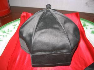  p>瓜皮帽是形成于 a href="#" data-lemmaid="141291">明朝 /a>,流行